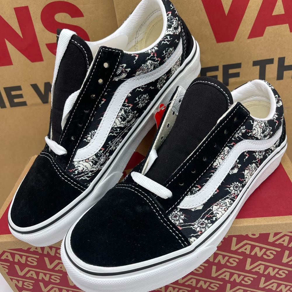 Vans WMNS Old Skool (Flash Skulls)Multi/True White Sneakers
VN0A38G118C - Picture 6 of 16